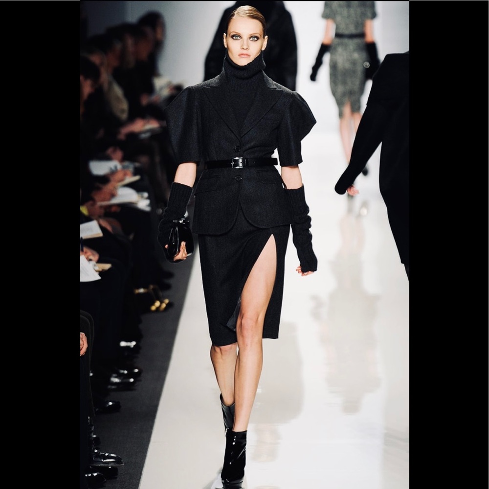 Michael Kors Collection✨Runway
Black, front slit, pencil skirt • orig. $1200 - Picture 2 of 6